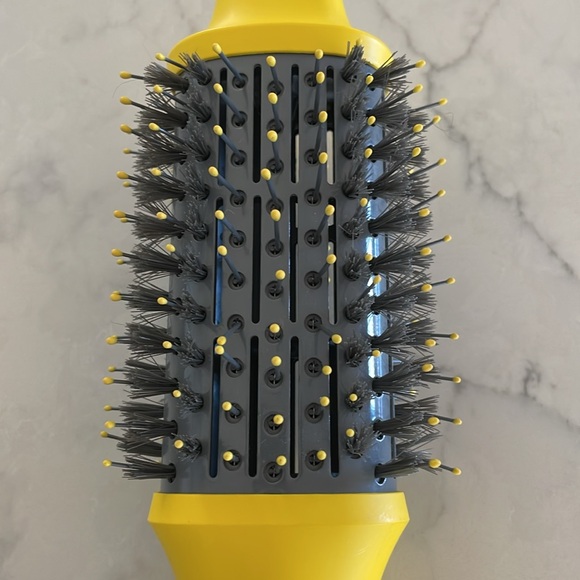 Drybar Double shot Bright Yellow Styling Brush main image 5